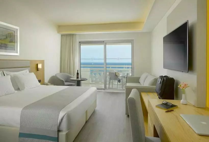 اتاق استاندارد با چشم‌انداز, St Raphael Resort
