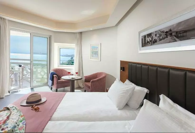 اتاق استاندارد با چشم‌انداز دریا, St Raphael Resort