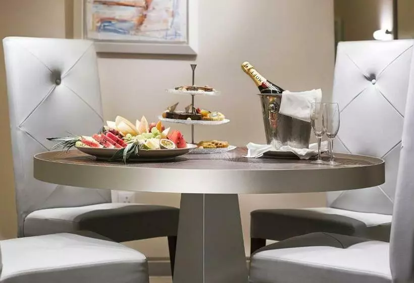 سوئیت پرزیدنت, St Raphael Resort