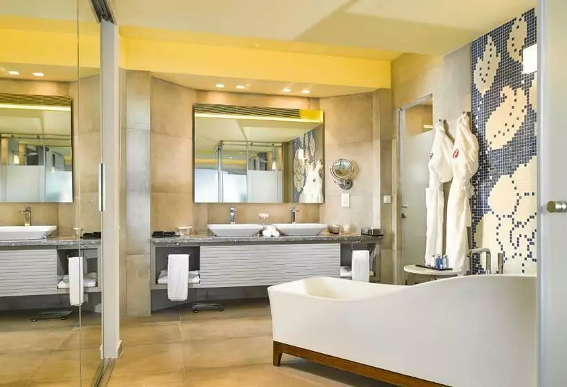 سوئیت پرزیدنت, St Raphael Resort