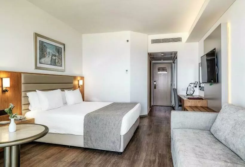 اتاق خانوادگی, St Raphael Resort