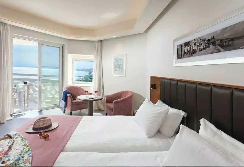 اتاق استاندارد با چشم‌انداز دریا, St Raphael Resort