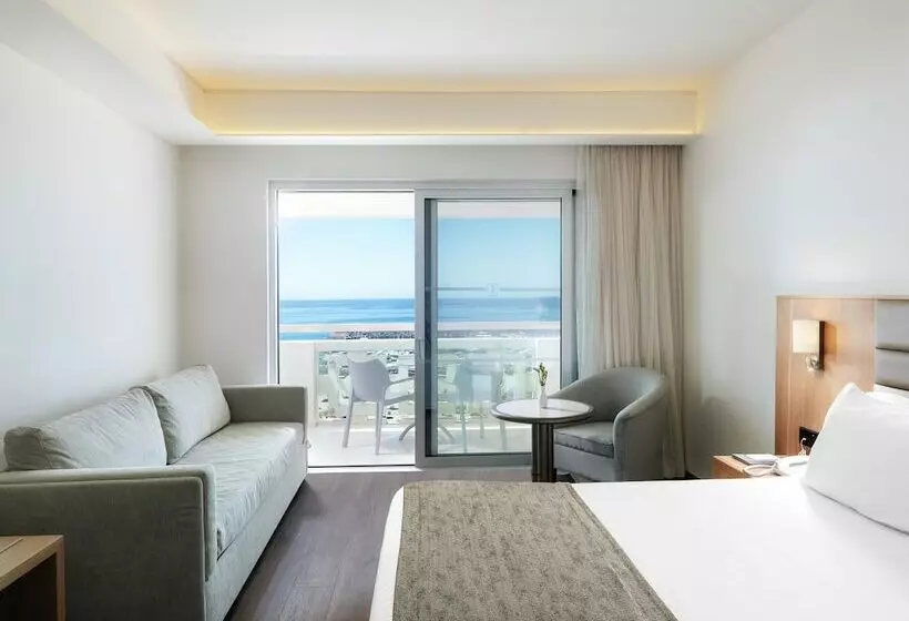 اتاق خانوادگی, St Raphael Resort