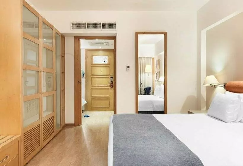 اتاق اجرایی, St Raphael Resort