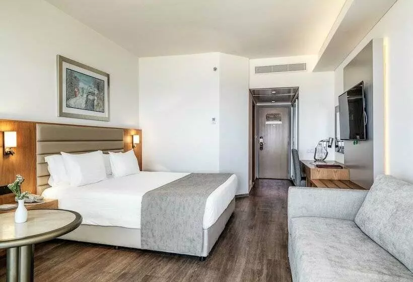 اتاق خانوادگی, St Raphael Resort
