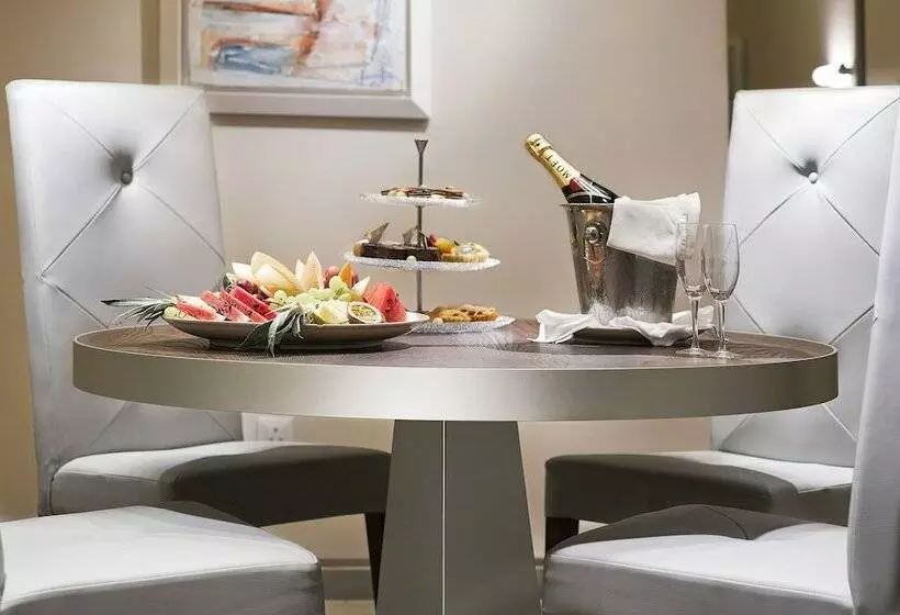 سوئیت پرزیدنت, St Raphael Resort