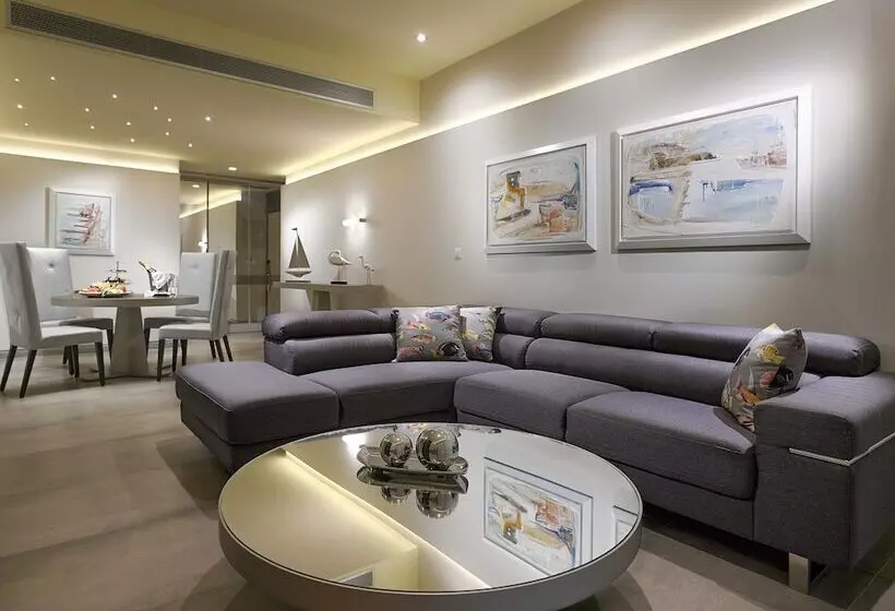 سوئیت پرزیدنت, St Raphael Resort