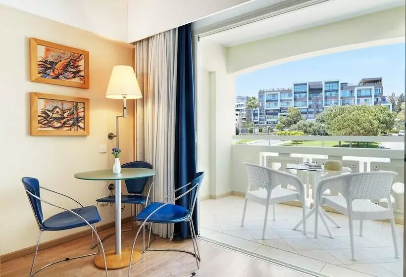 اتاق اجرایی, St Raphael Resort
