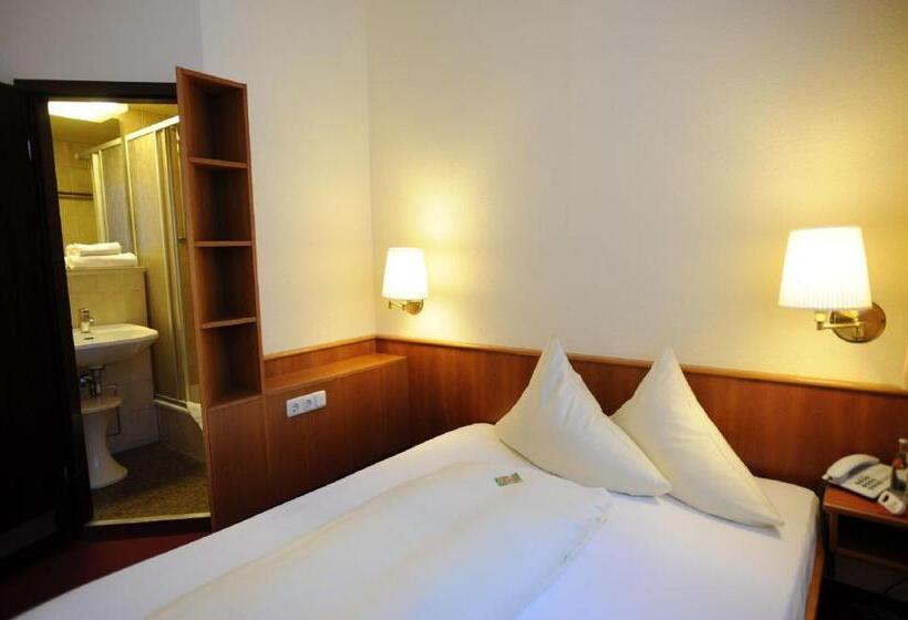 舒适型单人间, Am Marschiertor