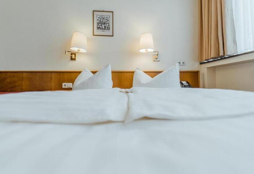 标准间, Am Marschiertor