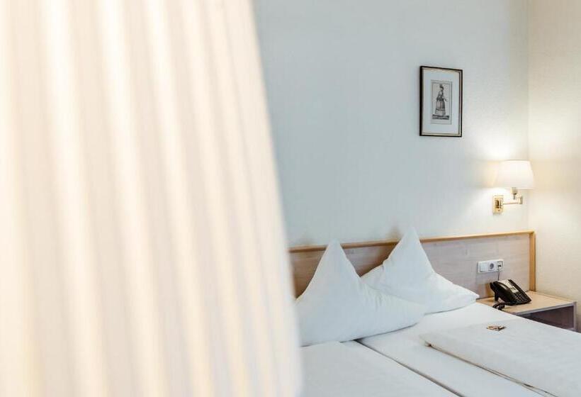 标准间, Am Marschiertor