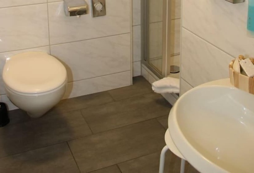 标准间, Am Marschiertor