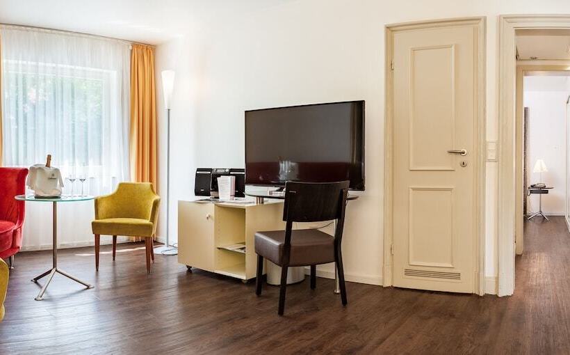 جناح جونيور, Der Lennhof