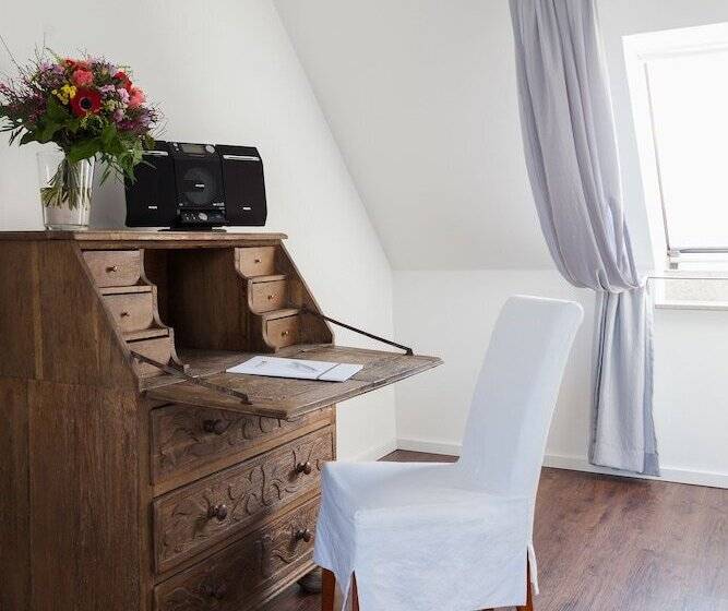 جناح جونيور, Der Lennhof