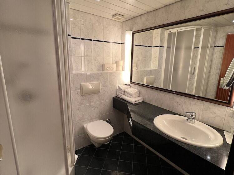 패밀리 룸, Exquisit