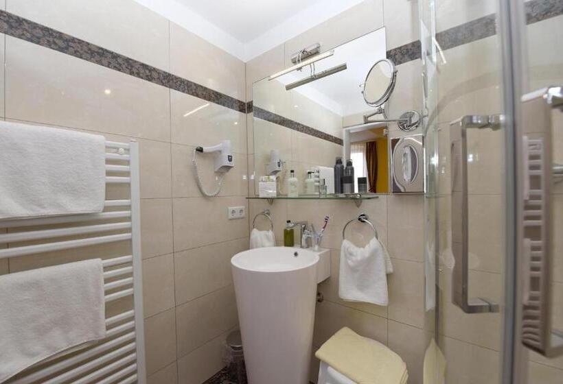 디럭스 룸, Freihof