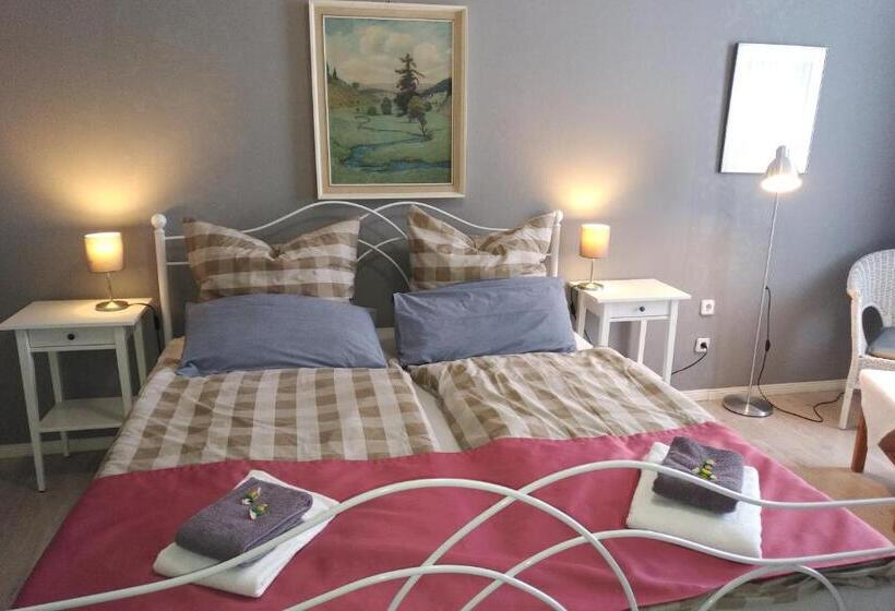 Номер Стандарт, Hoffmanns Holsteinisches Haus