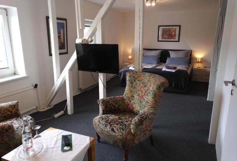 Номер Стандарт, Hoffmanns Holsteinisches Haus