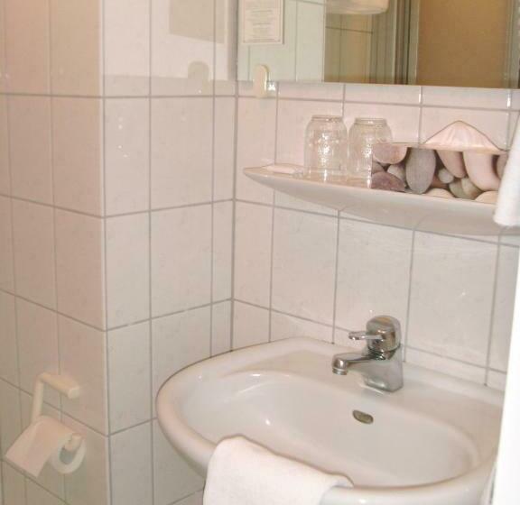 标准单人间, Meyn