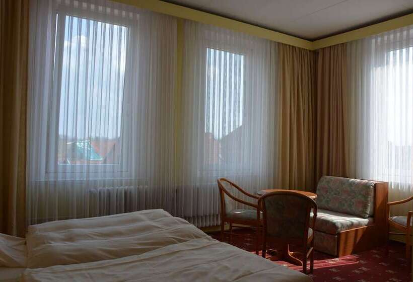 标准三人间, Meyn