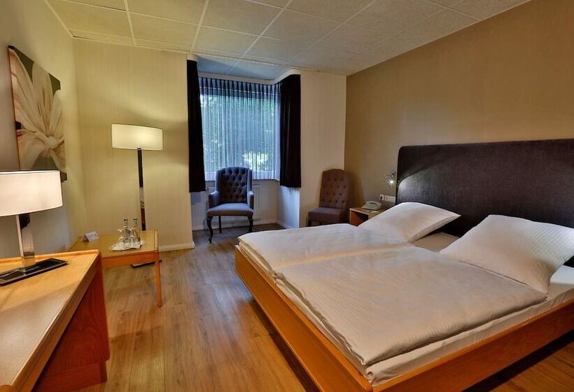 غرفة قياسية ثلاثية, & Restaurant Schröder