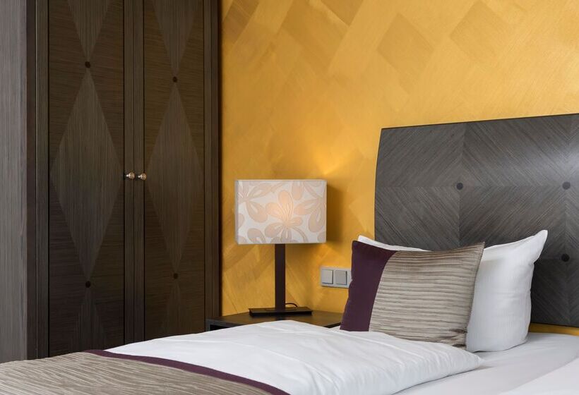 جناح جونيور, Wyndham Duisburger Hof