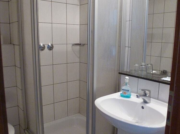 דירת שני חדרים, Zwehrener Hof