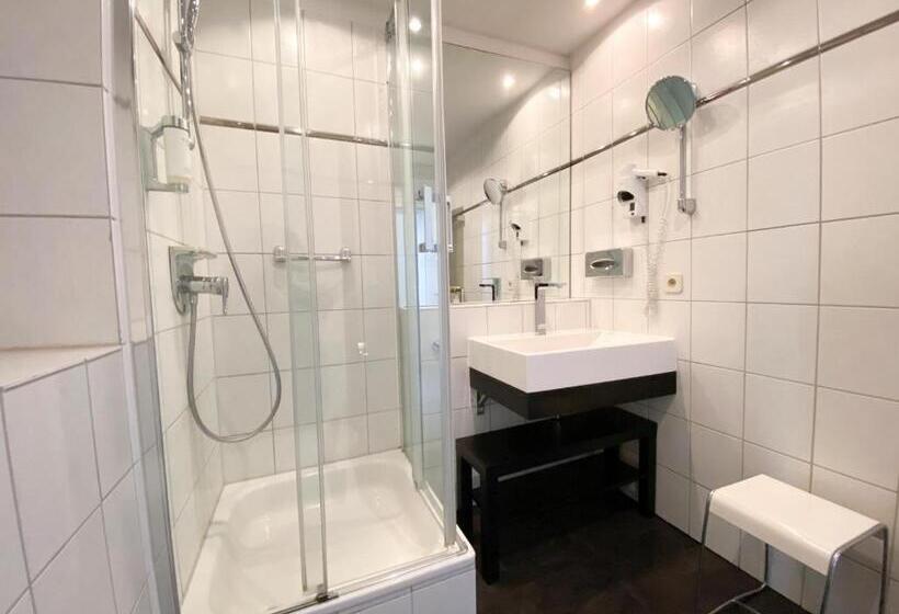 اتاق استاندارد یک نفره با چشم‌انداز دریا, Strandhotel Miramar