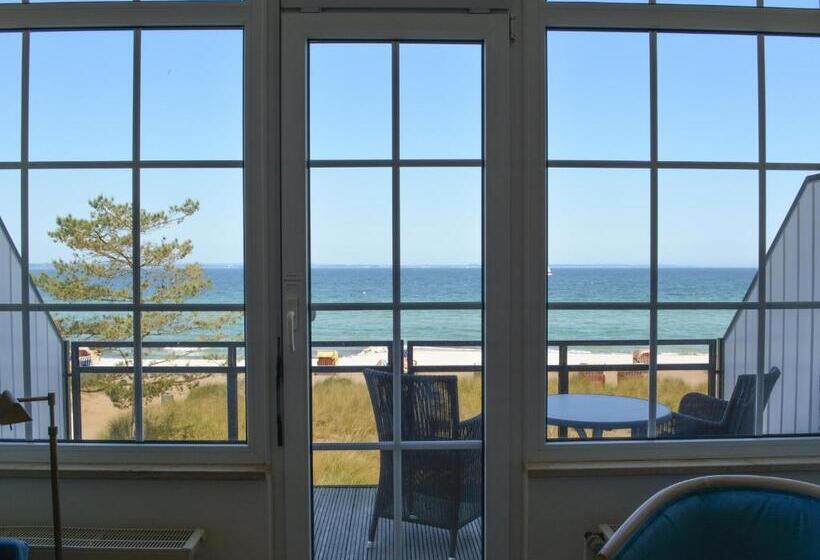 اتاق سوپریور با چشم‌انداز دریا, Strandhotel Miramar