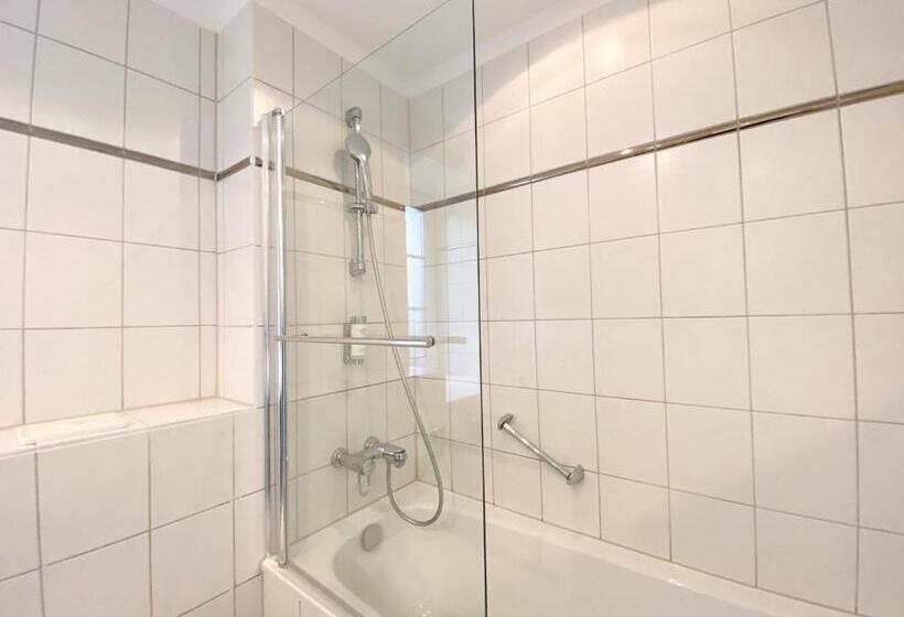 سوئیت با چشم‌انداز, Strandhotel Miramar