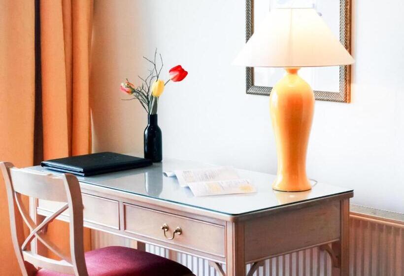 سوئیت با چشم‌انداز, Strandhotel Miramar