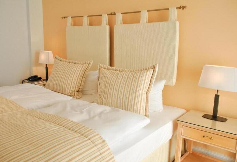 سوئیت با چشم‌انداز, Strandhotel Miramar