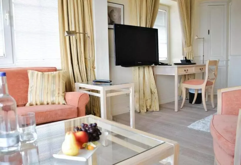 Sviitti Merinäkymä, Strandhotel Miramar