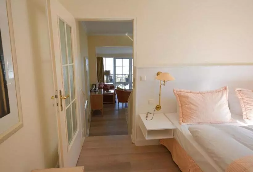 Sviitti Merinäkymä, Strandhotel Miramar