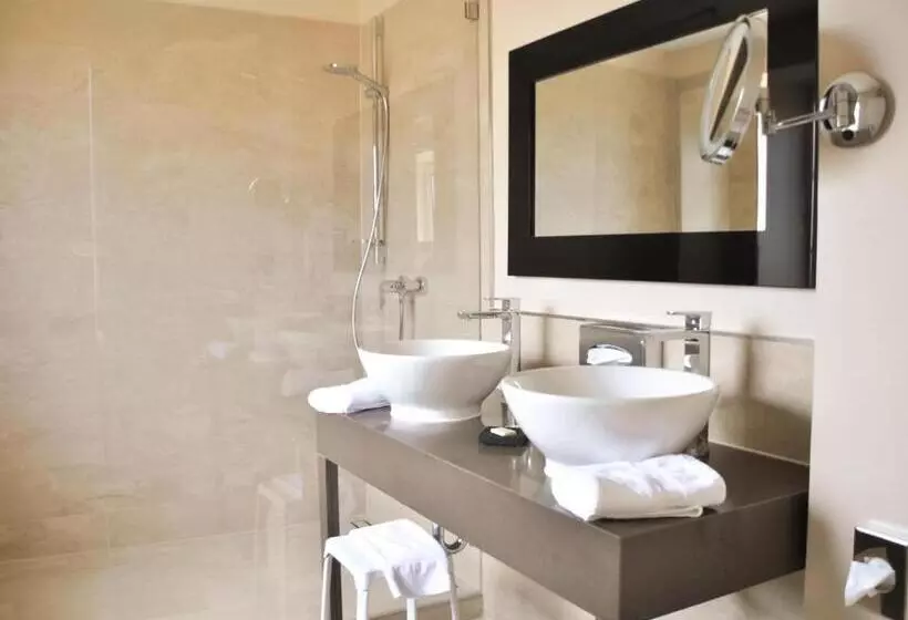 Sviitti Merinäkymä, Strandhotel Miramar