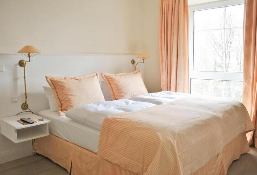 سوییت با چشم‌انداز دریا, Strandhotel Miramar