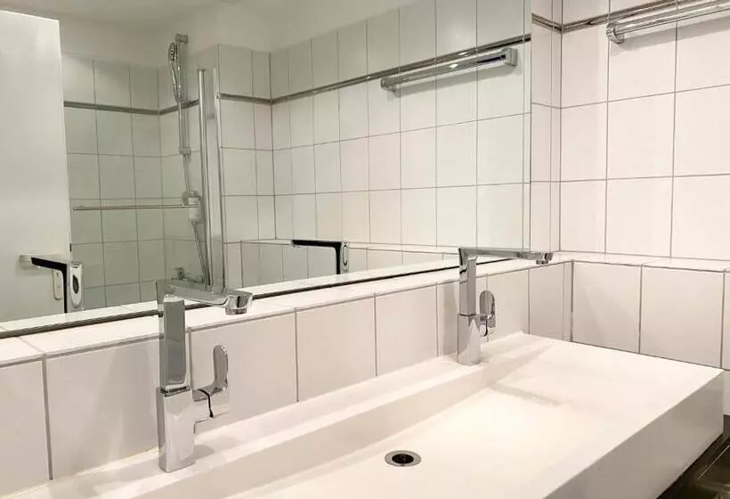 Perhehuone, Strandhotel Miramar