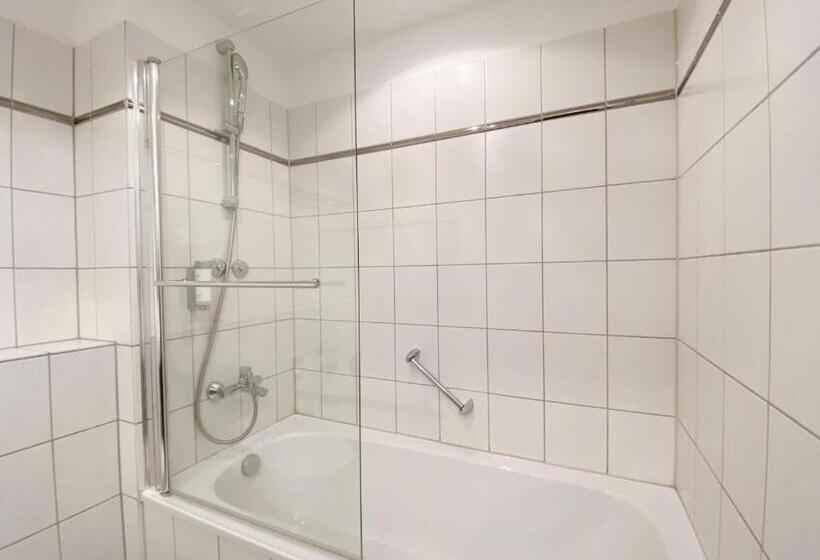 اتاق خانوادگی, Strandhotel Miramar