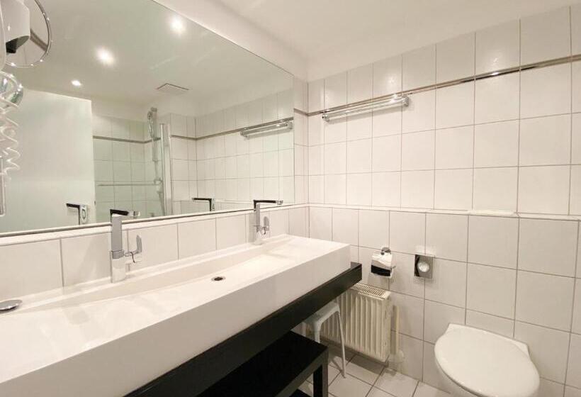 اتاق خانوادگی, Strandhotel Miramar