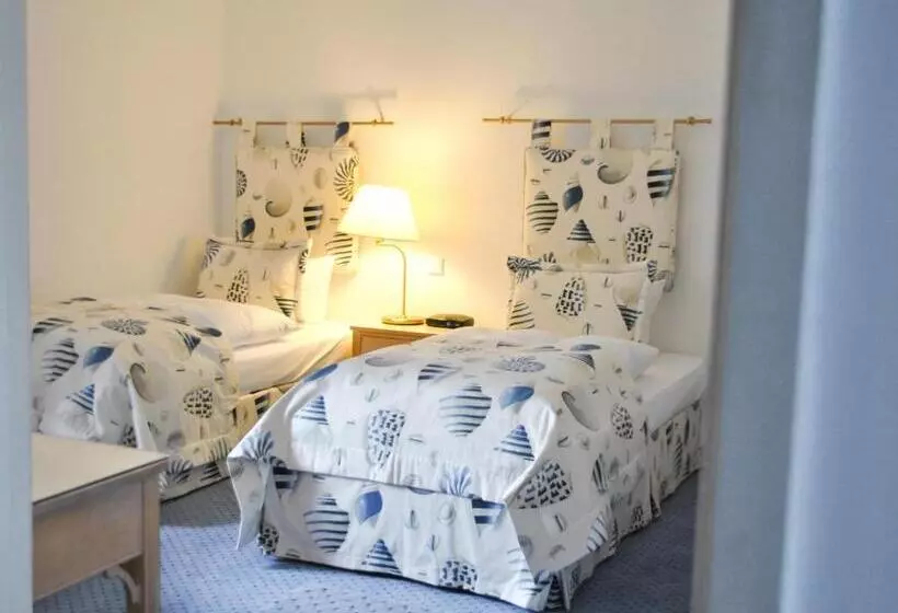 Perhehuone, Strandhotel Miramar