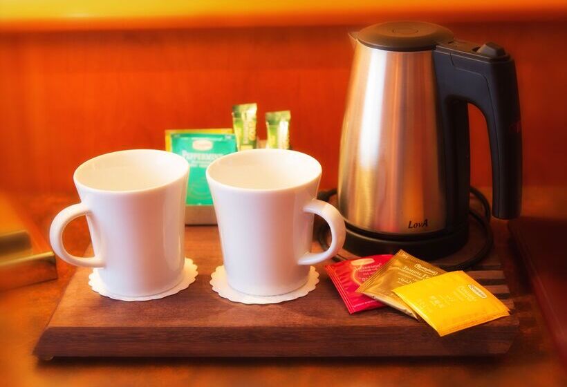 חדר סטנדרט, Azenberg