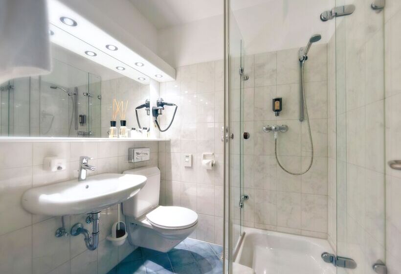 חדר סטנדרט עם מרפסת, Azenberg