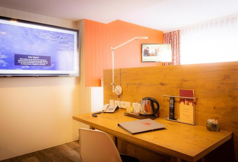 חדר סטנדרט, Azenberg