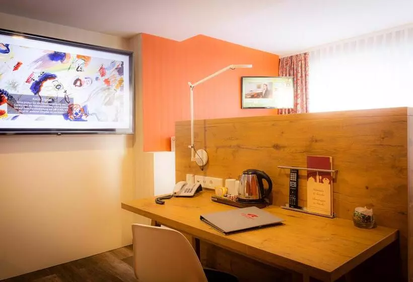 Habitació Estàndard, Azenberg
