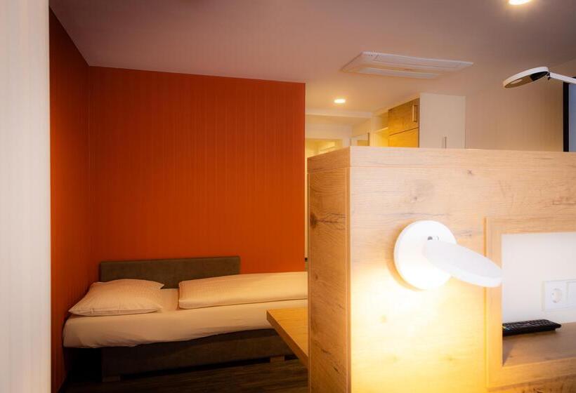 חדר סטנדרט, Azenberg