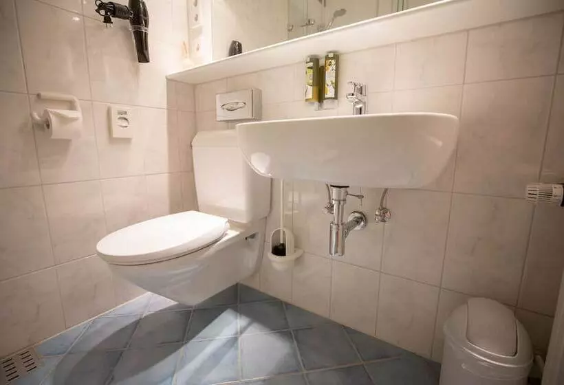 Habitació Clàssica, Azenberg