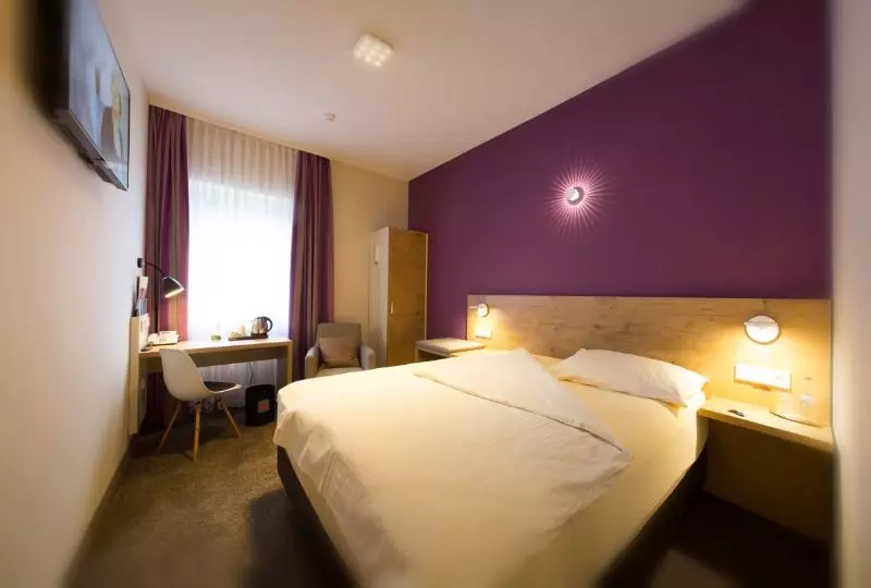 Habitació Clàssica, Azenberg
