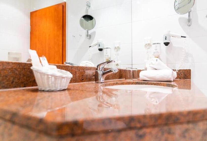 デラックスルーム, Dom