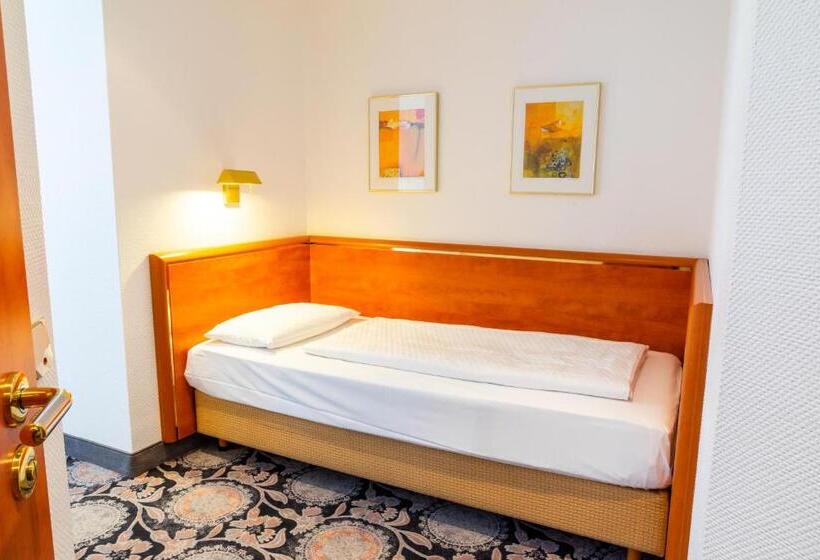 デラックスルーム, Dom