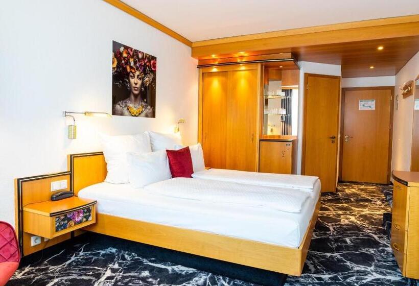 スーペリアールーム, Dom